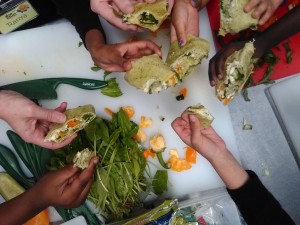 kids-greens-pitas-foodcorps-des-moines